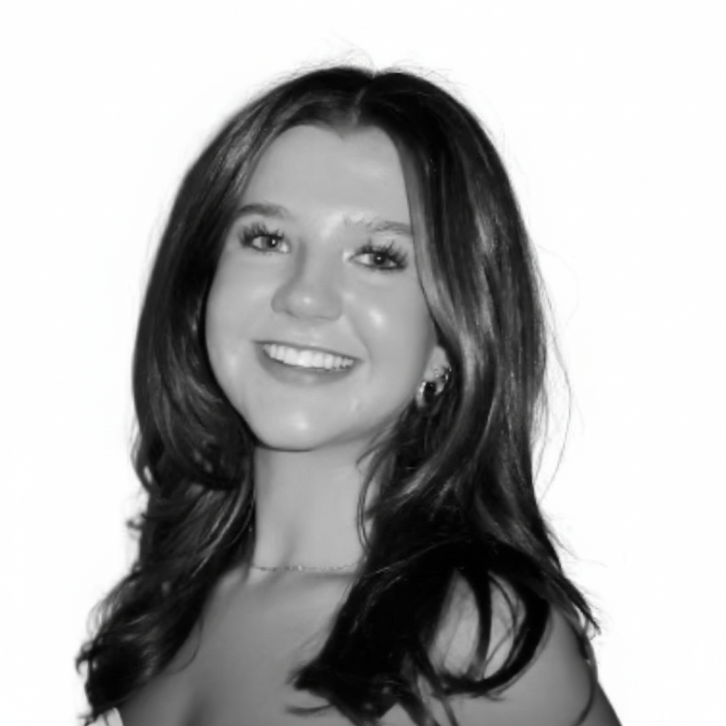 Maddie Larson headshot